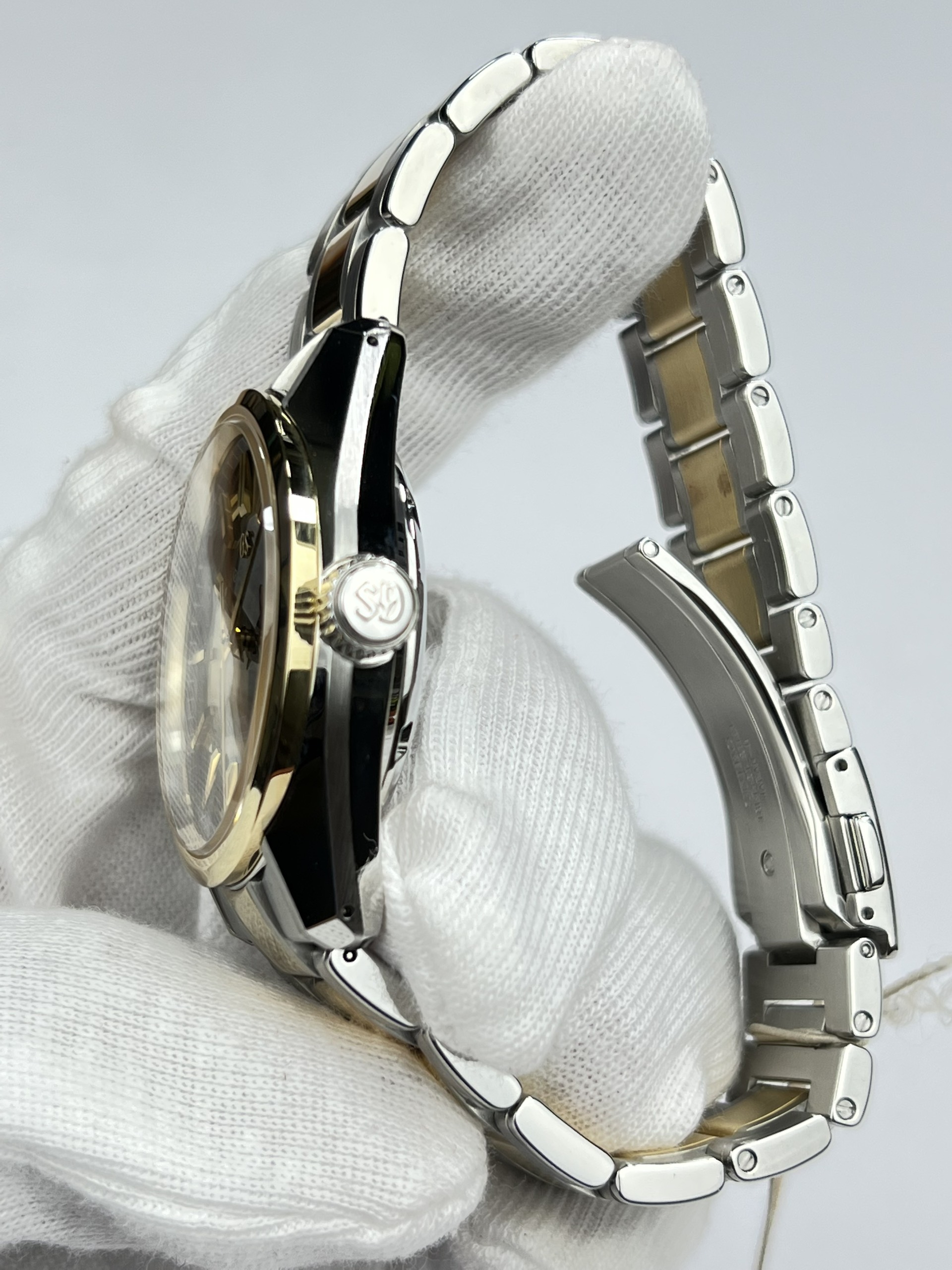 3-19e8d9c7-8100-41de-94b9-e408ac8ba9d9